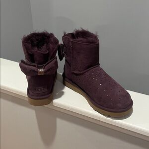 UGG STARGIRL BOW MINI PORT BOOTS WOMEN'S NWOB Size 6 purple leather winter stars
